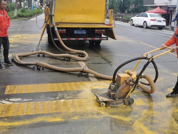 熱熔車位劃線的施工流程可按照這三個(gè)步驟來執(zhí)行